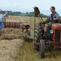 Patrick lanher fait fonctionner du materiel agricole ancien qu il collectionne depuis quelques annees 1424942995
